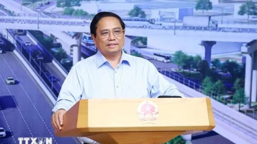 PM urges speeding up construction of key transport projects